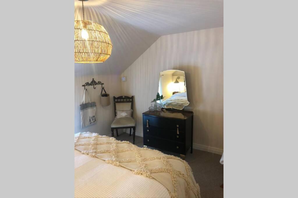The Pink Cottage Upstairs Suite & Garden Summer Room Whitehead Buitenkant foto