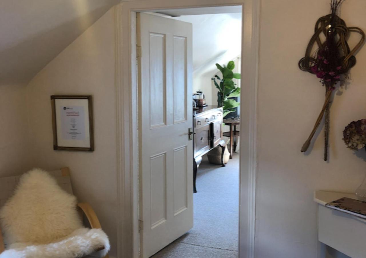 The Pink Cottage Upstairs Suite & Garden Summer Room Whitehead Buitenkant foto