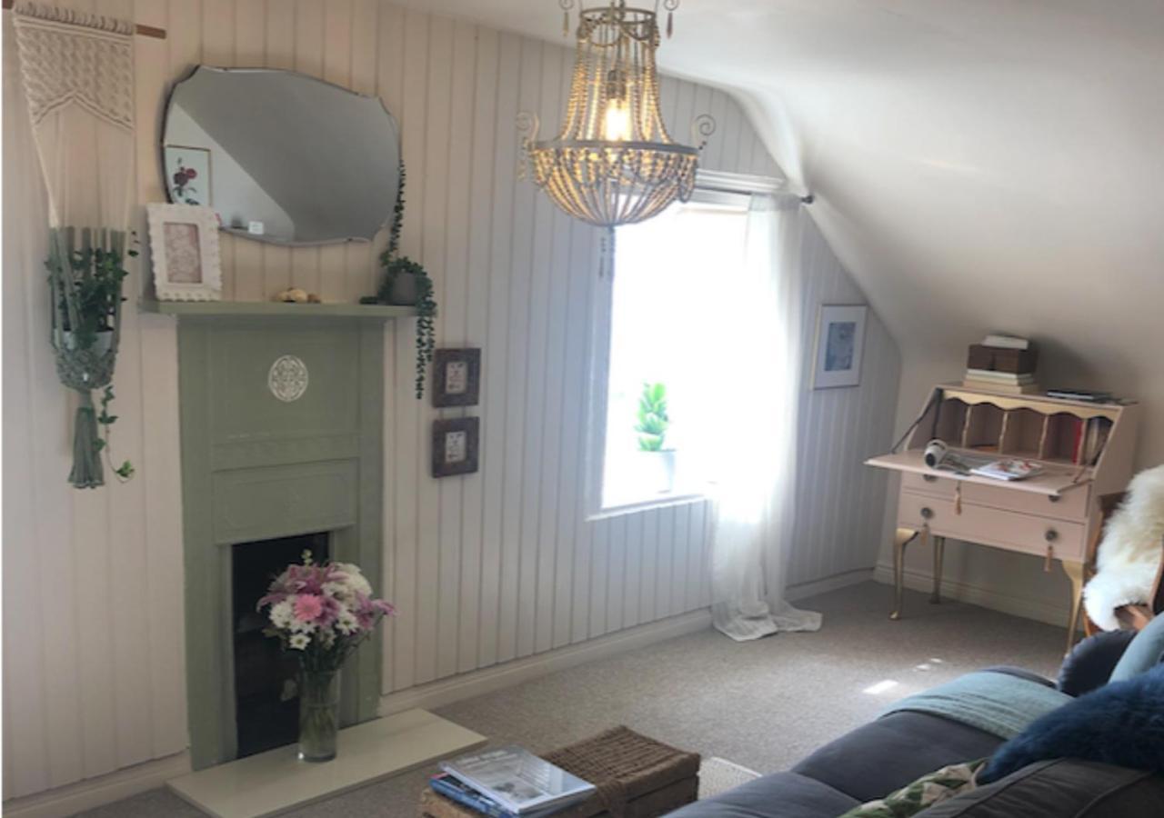 The Pink Cottage Upstairs Suite & Garden Summer Room Whitehead Buitenkant foto