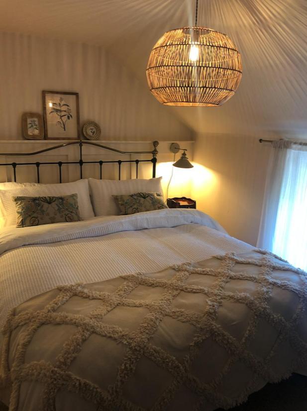 The Pink Cottage Upstairs Suite & Garden Summer Room Whitehead Buitenkant foto