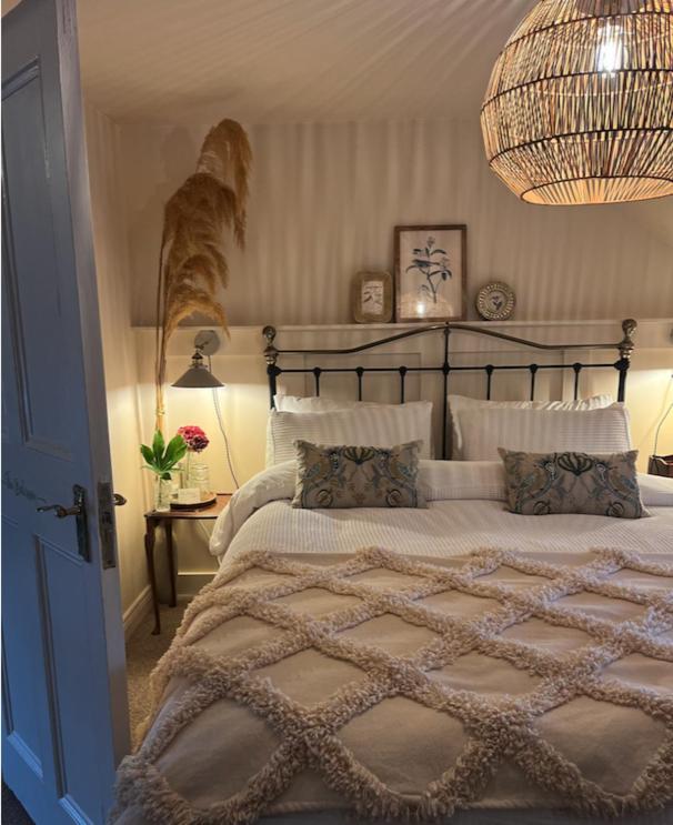 The Pink Cottage Upstairs Suite & Garden Summer Room Whitehead Buitenkant foto