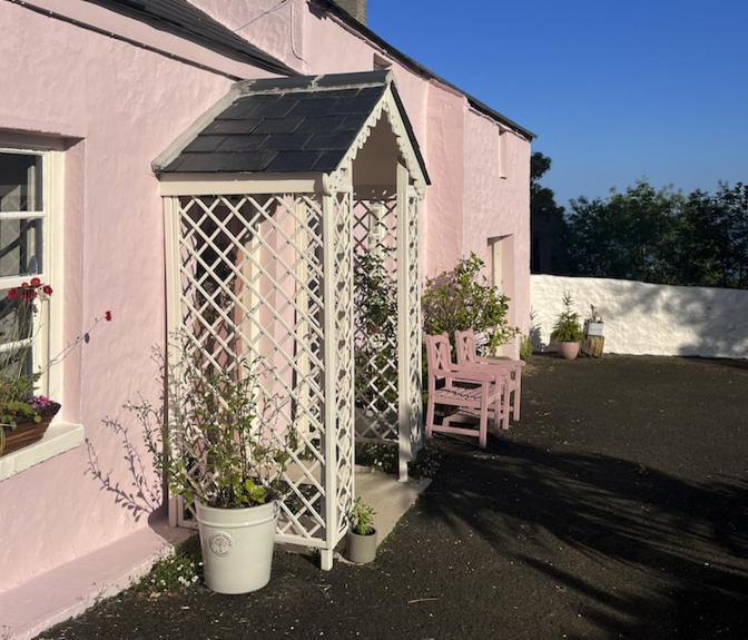 The Pink Cottage Upstairs Suite & Garden Summer Room Whitehead Buitenkant foto