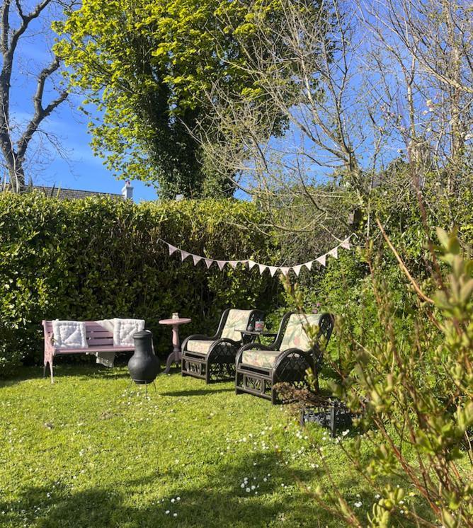 The Pink Cottage Upstairs Suite & Garden Summer Room Whitehead Buitenkant foto