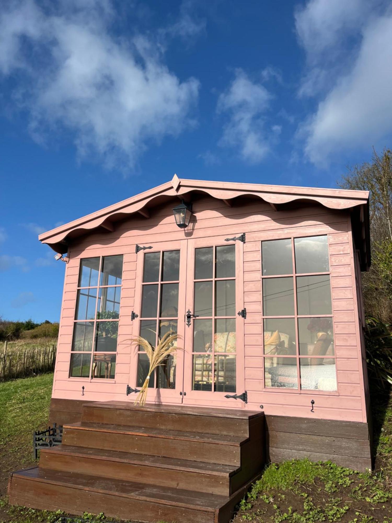 The Pink Cottage Upstairs Suite & Garden Summer Room Whitehead Buitenkant foto