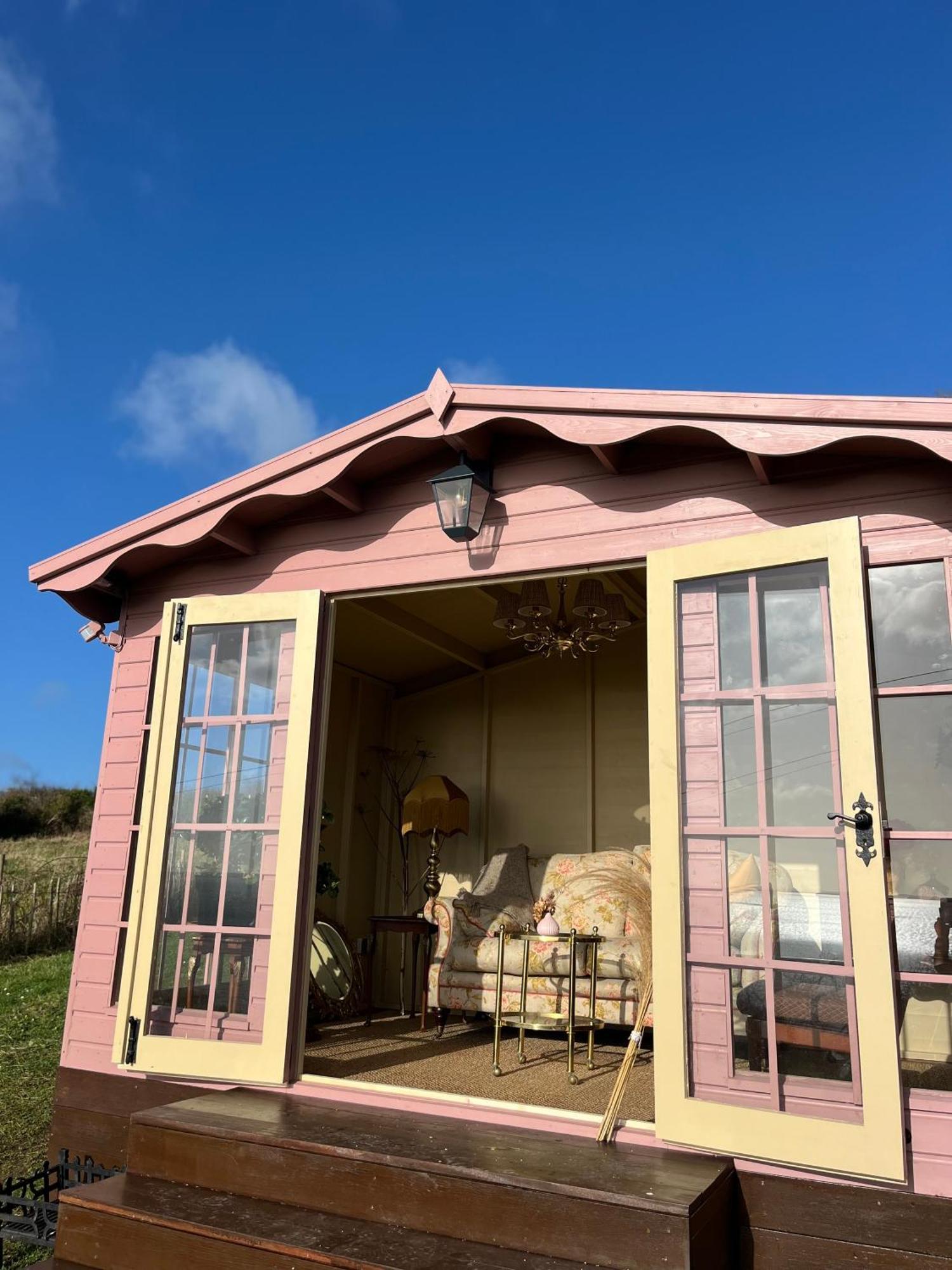 The Pink Cottage Upstairs Suite & Garden Summer Room Whitehead Buitenkant foto