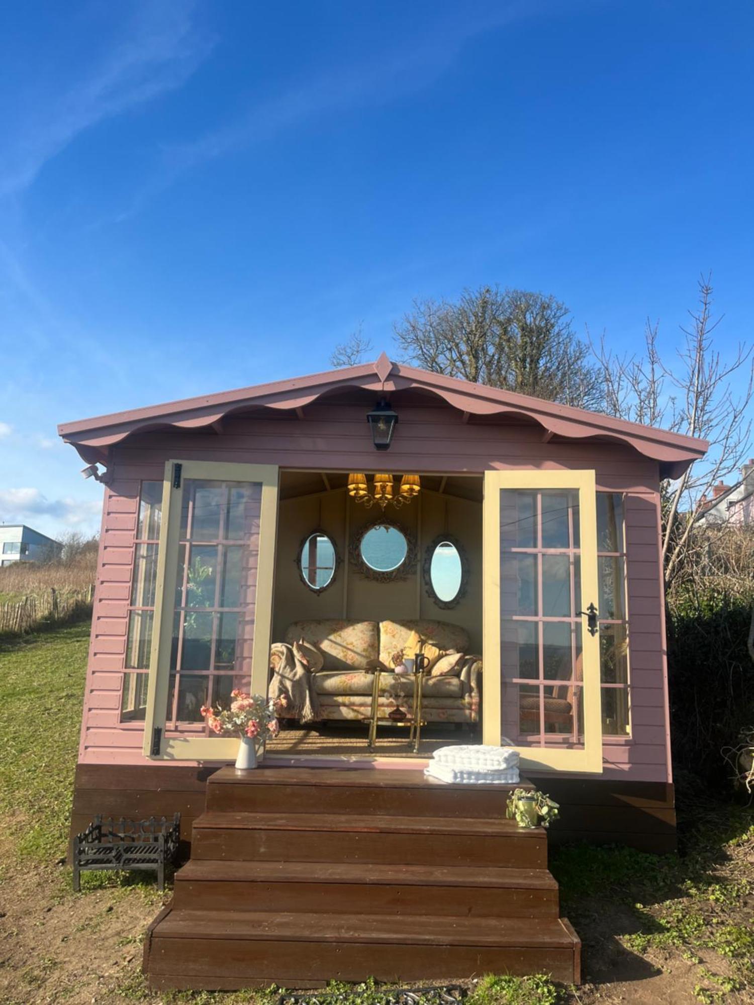 The Pink Cottage Upstairs Suite & Garden Summer Room Whitehead Buitenkant foto